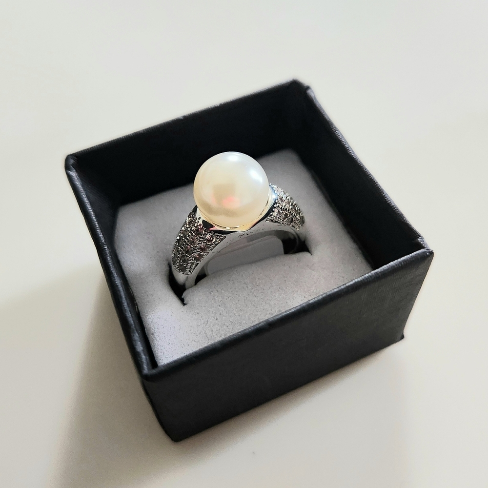 Silver Tone Imitation Pearl and Crystal Ring